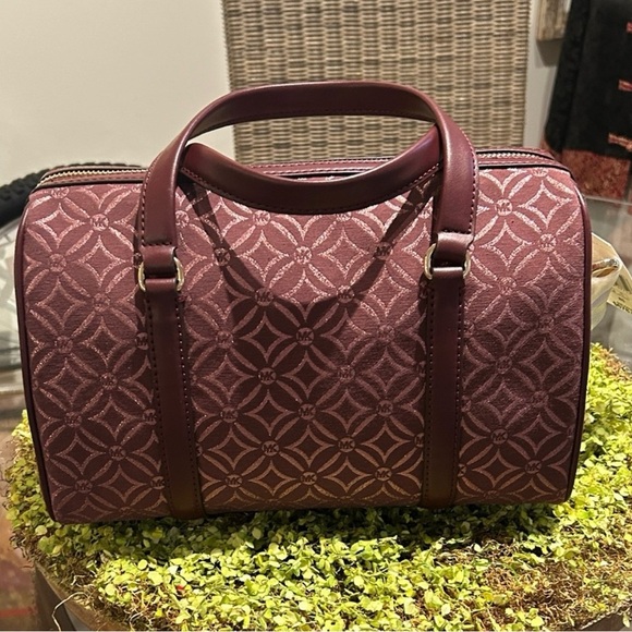 Michael Michael Kors Burgundy Duffel/Satchel
Bag NWT $678.00 - Picture 4 of 6
